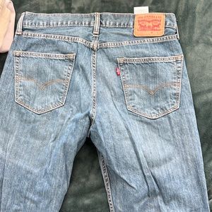 Levi 559 Mens Jeans size 34x32. Pants are perfect. New without tags. Never worn!